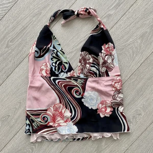 Halterneck topp - En så så fin halterneck topp! Passar Xs-m. Köpare står för frakt🎈