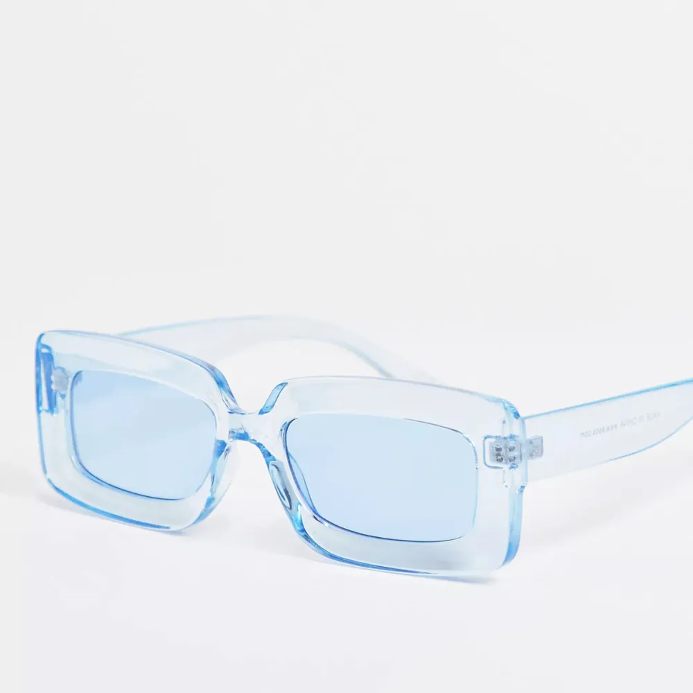 Asos design, retro ljusblå solglasögon 💙oanvända, endast provade 💙 nypris 179:-, nu 90:-! 🤍. Accessoarer.