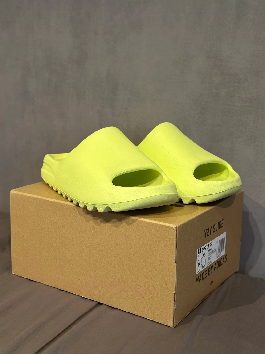 Yeezy slide Glow green