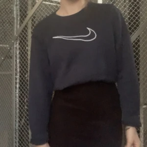 Sweatshirt - Säljer denna vintage Nike sweatshirten💙