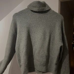 Grön stickad tröja - Jättefin stickad tröja!🥰66kr frakt