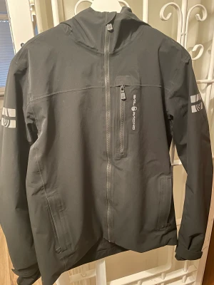 Sail racing jacka  - Har använt jackan ca 2 år.  Pris kan diskuteras vid en snabb affär.