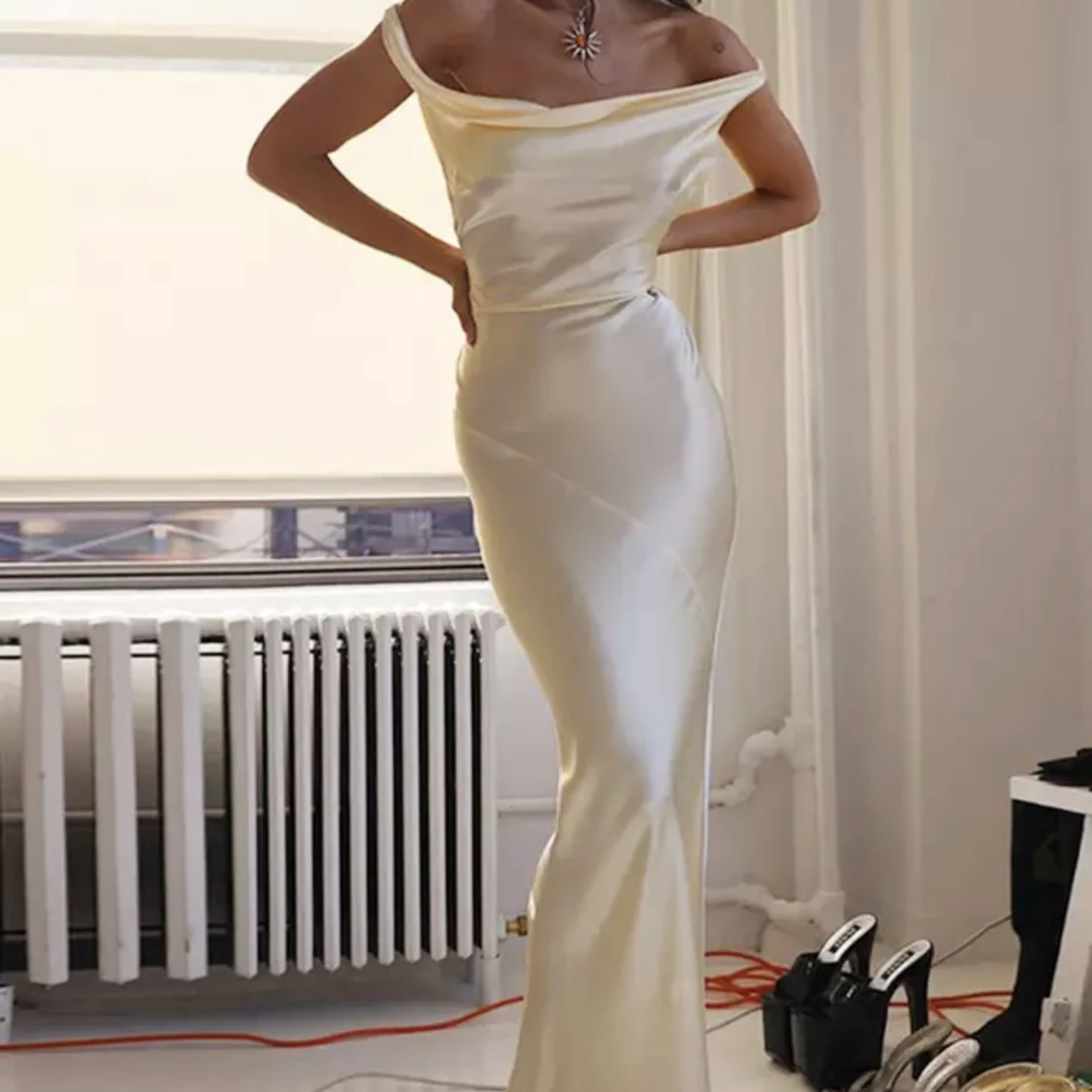 Lång satin klänning