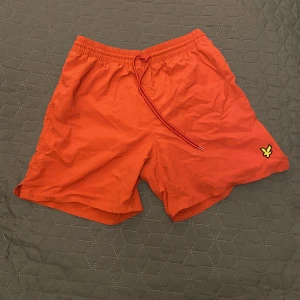 ”RÖDA” lyle scott Bad Byxor - Oandvändbara, dem är röda men blev orange i bild.