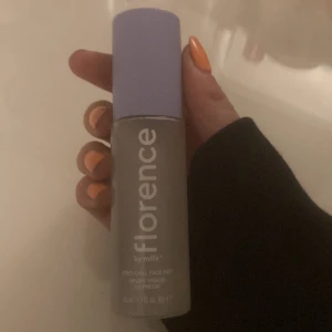 face mist - Florence by mills face mist endast testad en gång !💕köptes för 199kr minns tyvärr inte var jag köpte den