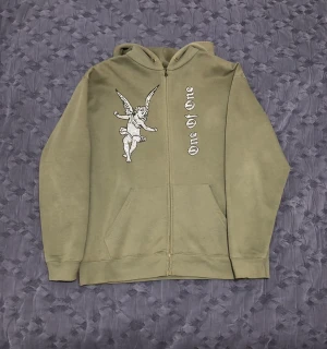 One of One - Äldre one of one hoodie. Flawless skick. Size L. Tar bud 1000kr köp direkt för 1200kr 