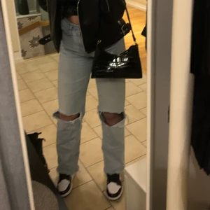 90’Jeans  - Säljer mina ”90’jens” från gina i fint skick, storlek 36 köpte för 600