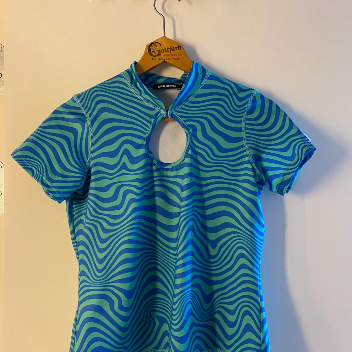Vågig topp i blått/grönt - 90