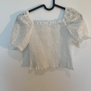 Helt ny - Den är 1 år gammal. Har inte haft på den 