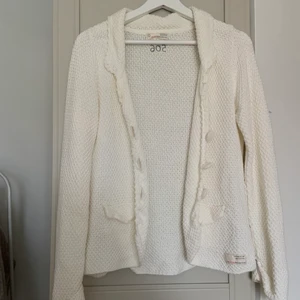 Kofta - Lägger upp igen! Fina kofta från odd Molly i storlek Xs & fint skick🤍🤍🤍