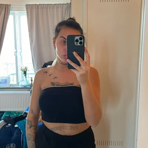 Tubtopp med diamanter - Köpt på zara aldrig använd. 