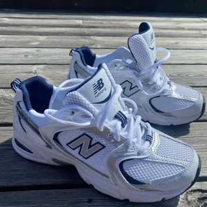 New balance  - Storlek 37 till 38. Har bägge 💚 ikoniska New balance skor. Alltid trendigt 