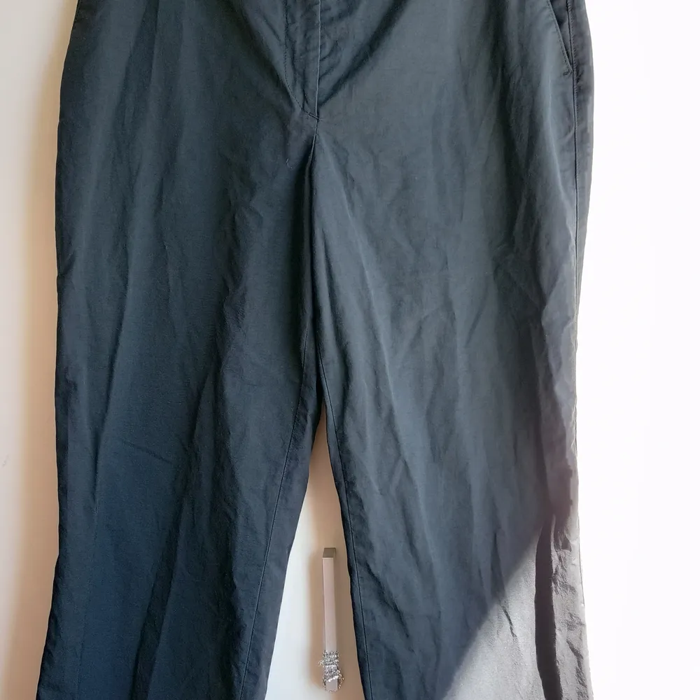 Mörkl blå byxa från Tatch, storlek 42. Inte använd alls . Jeans & Byxor.