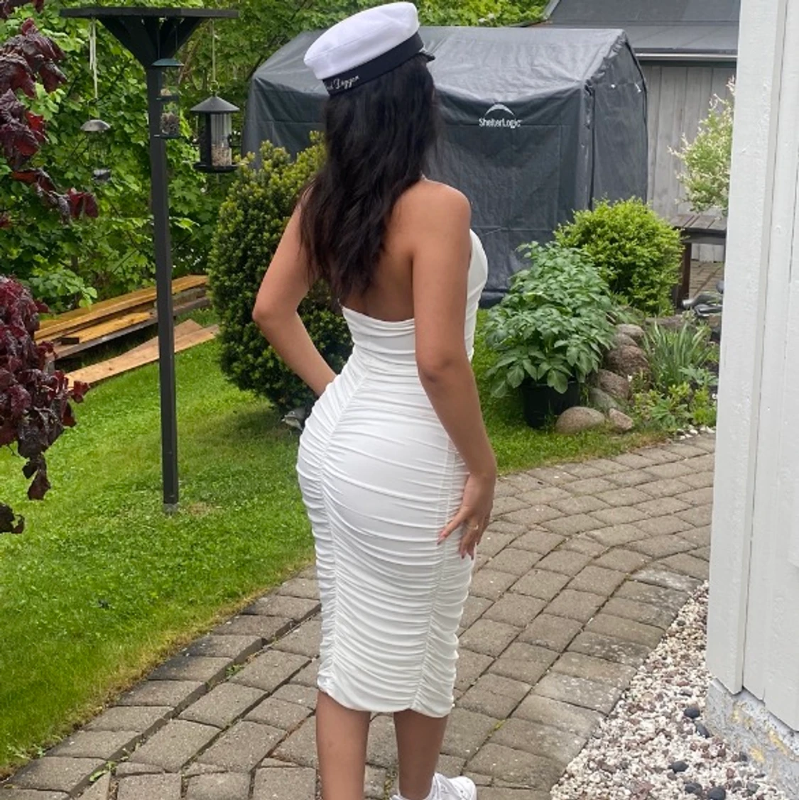 VIT HALTER NECK KNOT MIDI KLÄNNING 