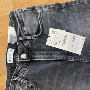 Zara jeans - Oanvända! Storlek 36. Stretchiga.