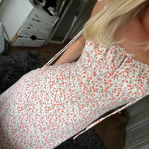 Adoore  - Säljer denna fina adoore klänning, så himla fin men kommer ej till användning. Nypris 1395