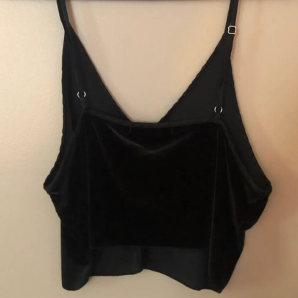 Bought on Plick. Vintage vibes Brandy Melville Black Velvet Velour Black Crop Tank Top. Polyblend. Adjustable straps. Tag 