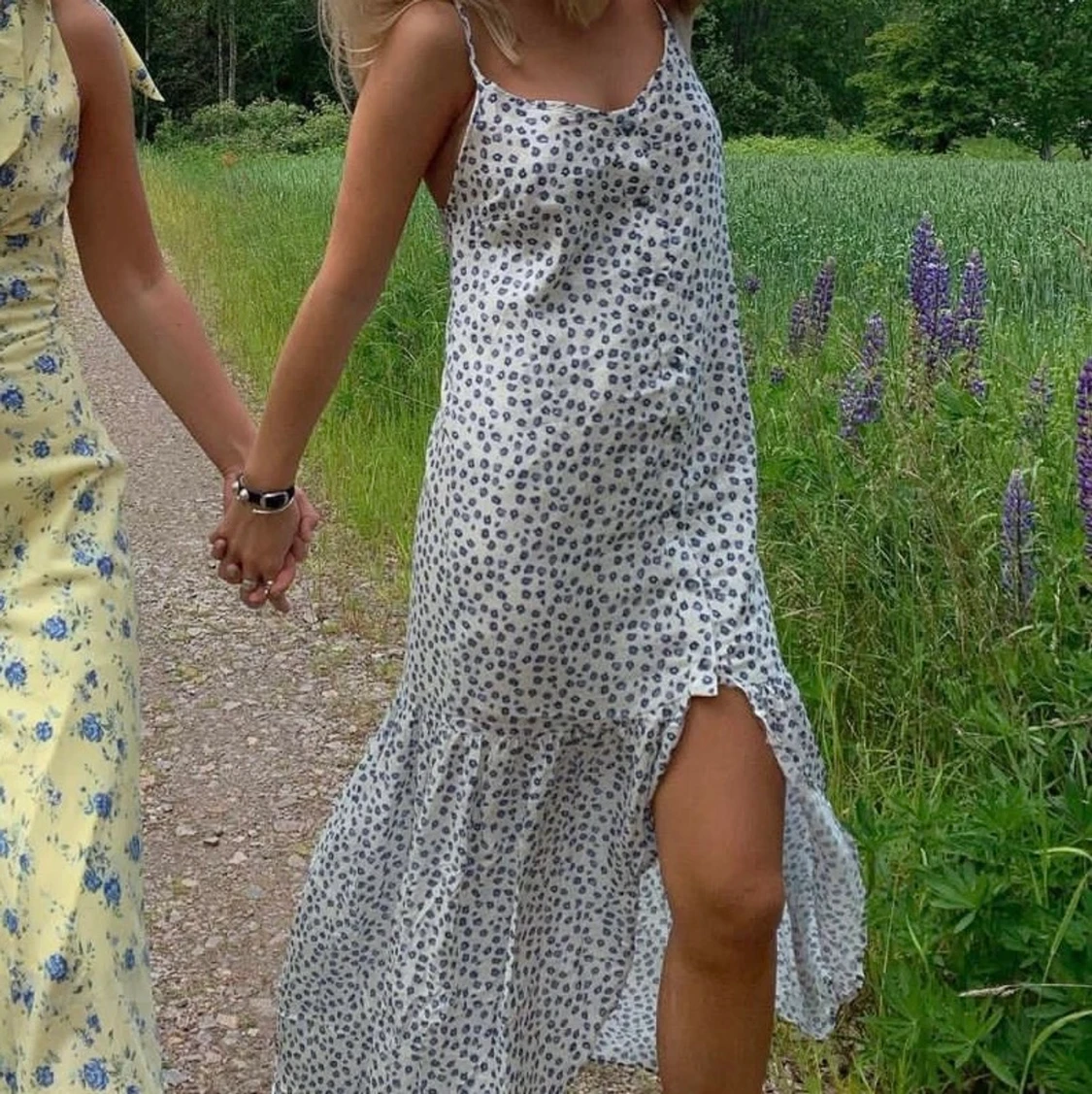 Blommig klänning NA-KD