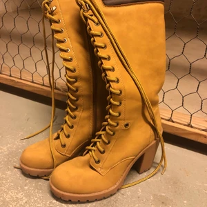 Höga boots strl. 38 - Höga boots i strl. 38 Aldrig använda