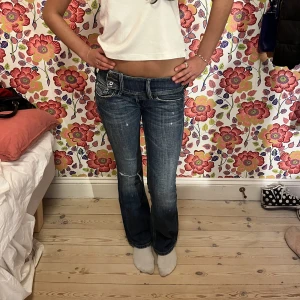 Diesel jeans!! - Säljer dessa as coola jeans från diesel i modellen Cherock!❤️‍🔥❤️‍🔥storlek W26 L30 Midjemått:74cm Innerbenslängd:79cm