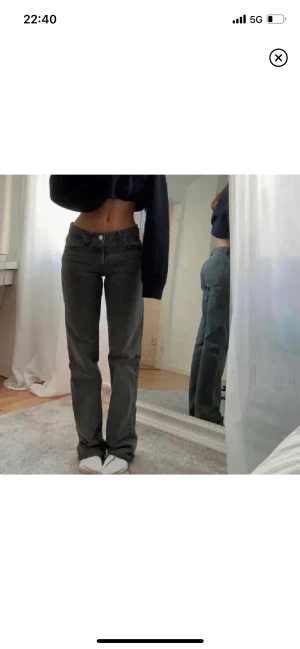 Jeans zara - Säljer mina fina mid Rise jeans från zara då dem ej kommer till användning 
