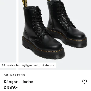 Helt par nya Dr martens - Fick dessa i julklapp och har redan ett par så säljer dessa som är helt nya! Kommer med förpackning.  Ny kostar: 2399kr  Storlek: 39 