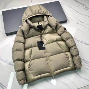 Monlizzy jackan  - Medium storlek köp om ni vill säljer för onödigt med massa kläder