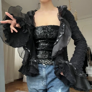 Unik kofta - Unik kofta från märket Tango köptes på 90-talet för 1295kr. Helt ny. Möts i stockholm eller fraktar 🖤 man köper genom att skriva till mig