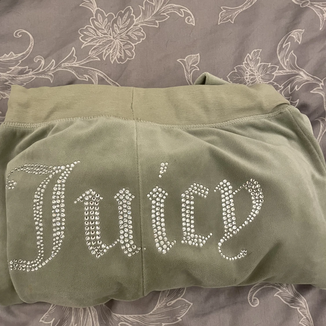 Säljer juicy couture byxor  - 90