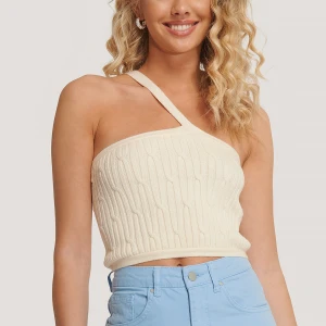 Stickad topp NAKD oanvänd  - Helt oanvänd topp från NAKD, kommer passa perfekt till vår och sommar💓 Nypris 329kr💓storlek M men passar även S!