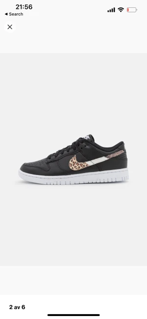 Nike Dunk Low  - Nike dunks, låga i storlek 36, lite för små för mig. Brukar ha 36 men tror dessa skulle passa en 35/35,5. Knappt använda pga för små. Pris kan diskuteras, fri frakt!