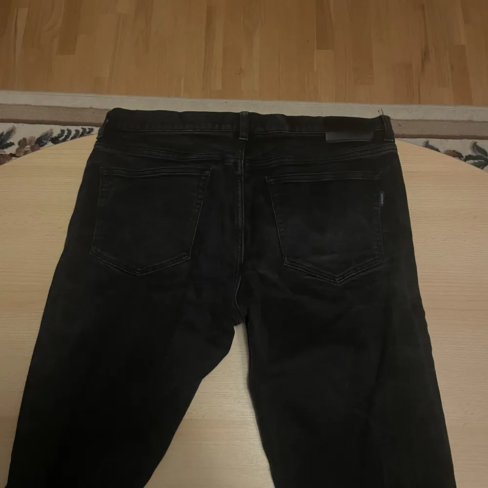 Svarta gant jeans Bra skick men använda en del Nypris 900kr. Jeans & Byxor.