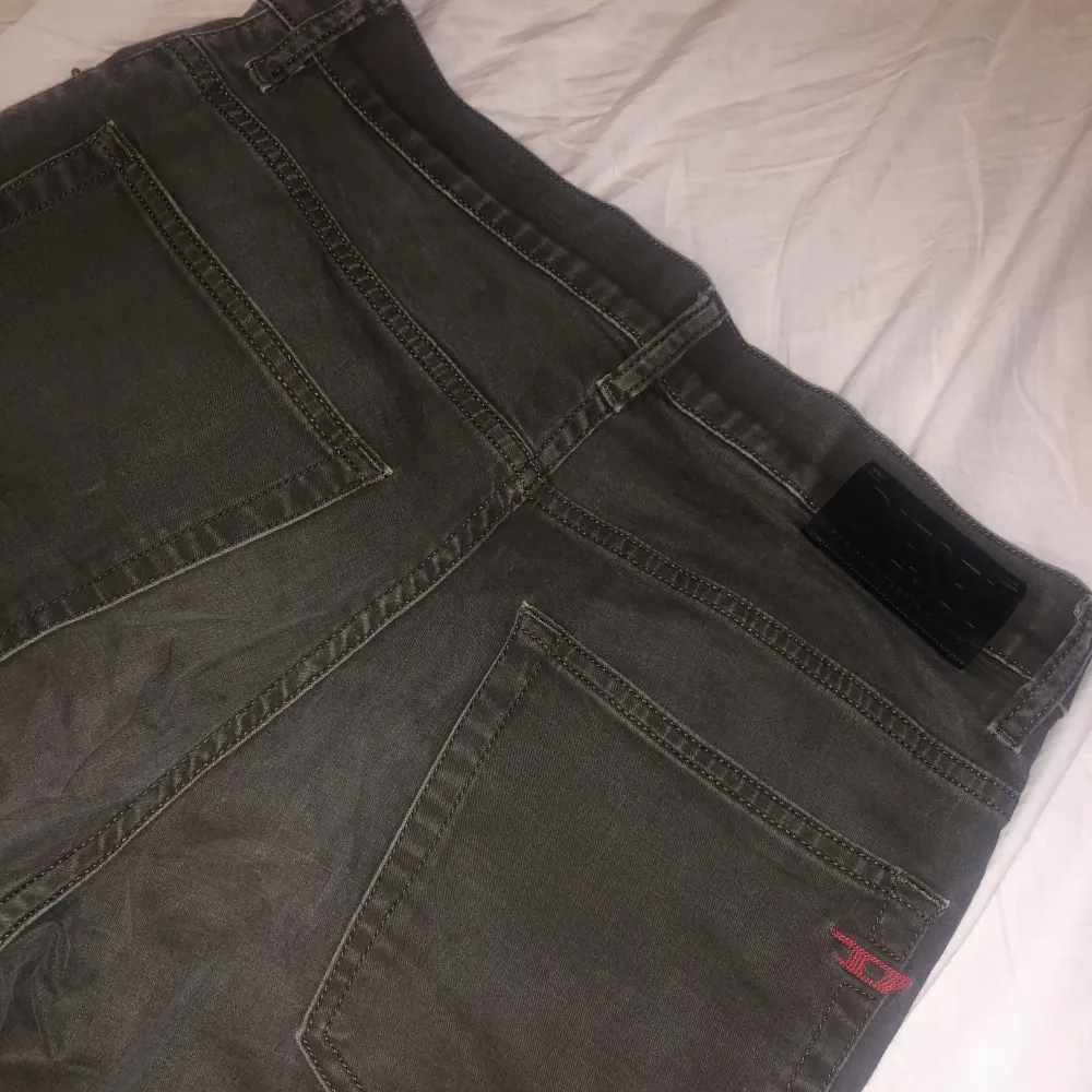Vida jeans från Diesel, svart/grå färg. Jeans & Byxor.