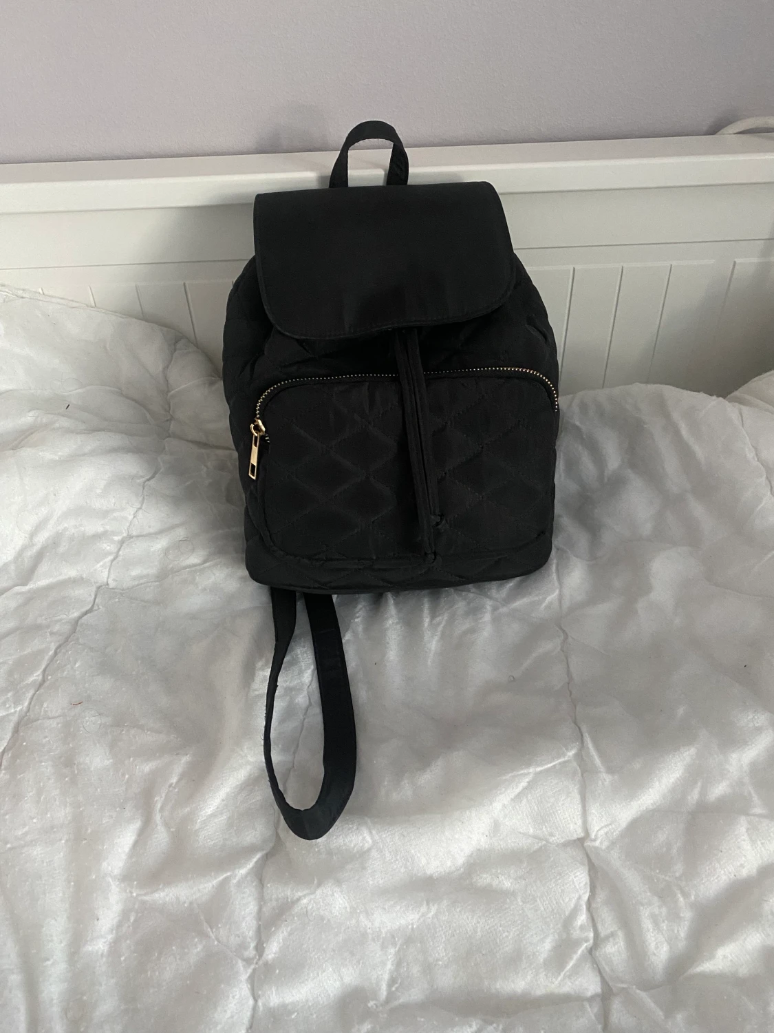 Svart liten ryggsäck