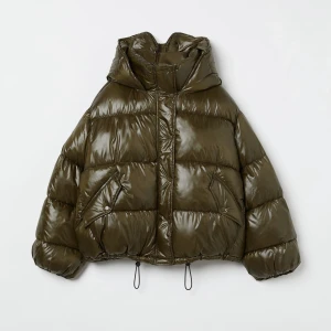 Slutsåld hm jacka - Storlek xs/s Nyskick Gratis frakt, eller hämtas upp i Umeå. 