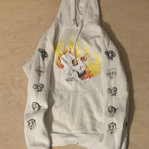 Vans hoodie - As fett vans hoodie i storlek xs/s. Säljer för den inte passar mig längre. Ingen skada eller något och bra skick. 