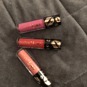 Lipgloss - 3st läppglans från techic! Oanvända! 10kr st eller alla för 20kr ! Frakten blir alltid 26kr!