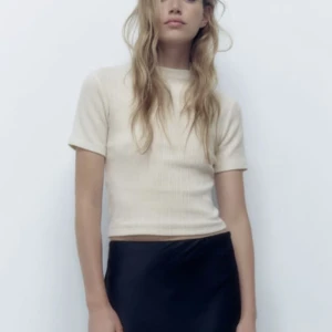 Plisserad t-shirt soft - Plisserad t-shirt soft från Zara💕