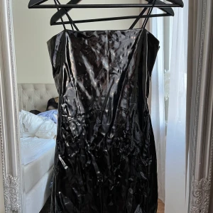 Vinyl klänning  - Från Fanny lyckmans kollektion med missguided. 