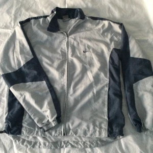 Nike - Vintage Nike jacka i storlek M, unisex, oversized