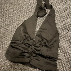 Fest topp - Väldigt fin topp använd 2 gånger nyskick storlek M