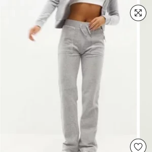 Juicy couture  - Hej! Tänkte sälja mina knappt använda juicy gråa i storlek S. Jag är 170 och dem är långa på mig. Lånade bilder. 