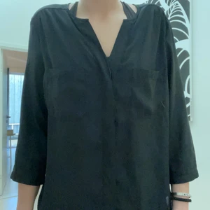 Blus  - Svart tunn, skön blus från hm ❤️