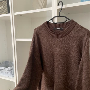 Stickad tröja  - Från bikbok, Stl XS, knappt använd. Nypris 500kr 🐻