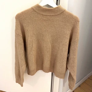 Beige stickad tröja - Aldrig använd beige stickad tröja. Köparen står för frakten ❤️