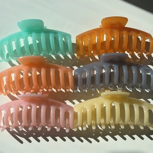 Hårklämmor  - Superfina hårklämmor! 15 kr styck. Vid köp av tre 40 kr och vid köp av alla 70 kr💗  Tryck inte på köp direkt. Hör av dig vid frågor eller om du är intresserad! Frakten stämmer inte!