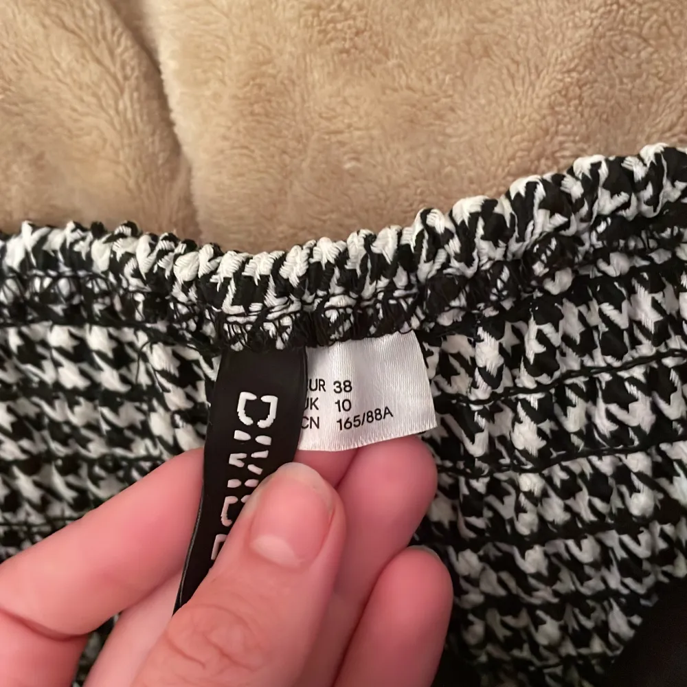 Säljer detta linne då jag inte använder det längre. Bra i storleken. Toppar.