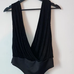 Glittrig body - Glittrig body från bikbok, storlek xs.
