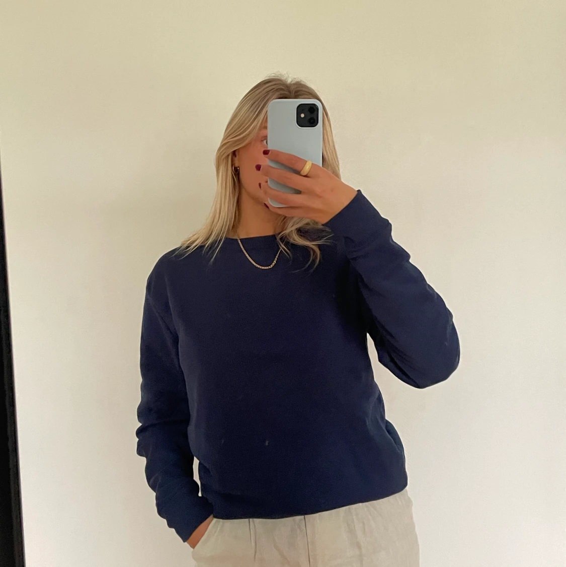 Marinblå sweatshirt 