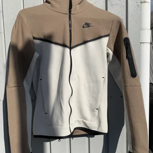 Nike tech - Nike tech storlek xs. Mycket bra skick. Knappt använd. Köptes maj 2022. 